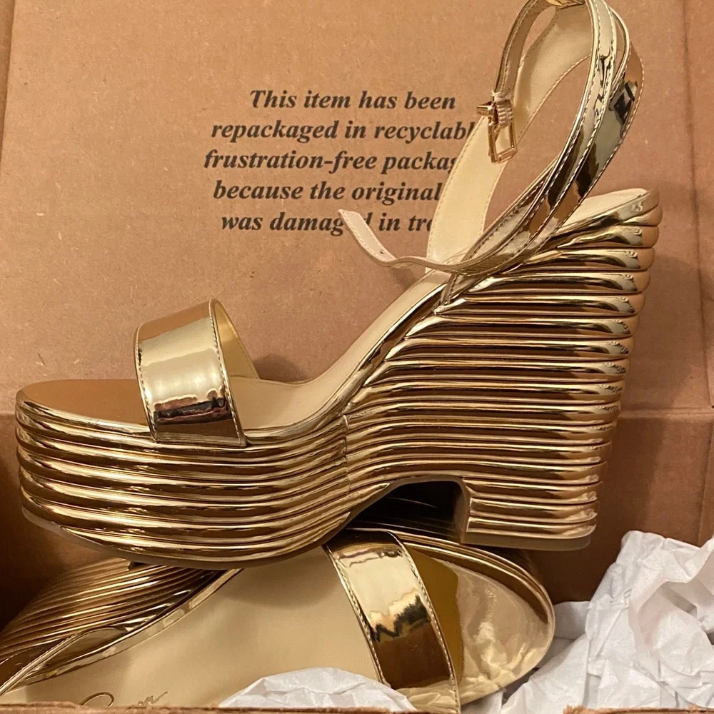 Jessica Simpson Gold Metallic Ribbed Platform Slingback Sandals - Picture 3 of 4